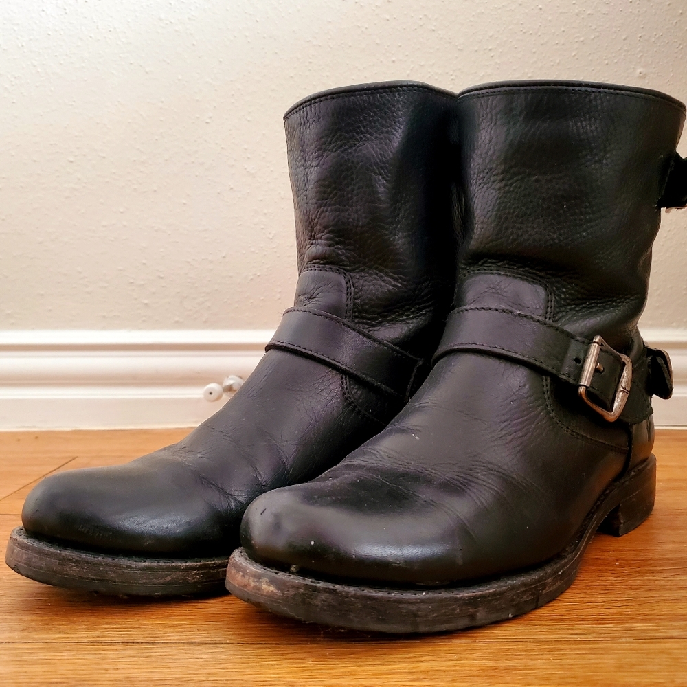 Frye Veronica Back Zip Short Leather Boot Black 8